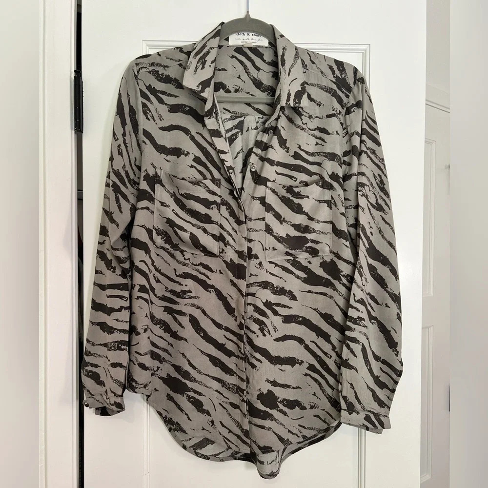Cloth & Stone Zebra Animal Print Long Sleeve Button Down Shirt (Small)